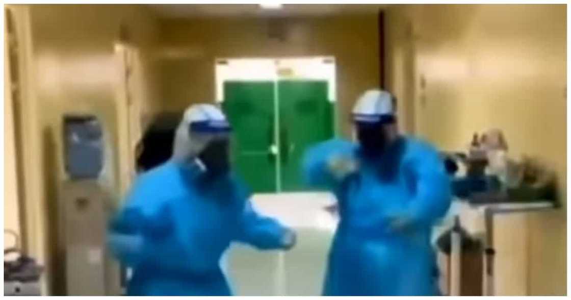 Nurse sa viral video nilang sumasayaw sa ospital, umalma sa ilang reaksyon ng netizens Nurse sa viral video nilang sumasayaw sa ospital, umalma sa ilang reaksyon ng netizens