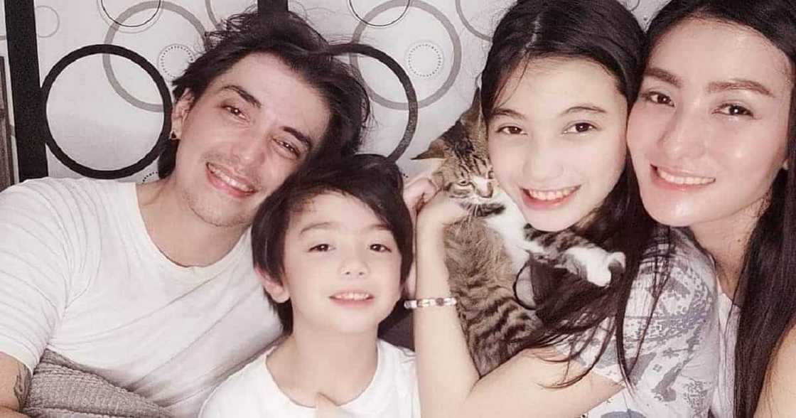 Andrew Schimmer shares video of his 2 kids in hospital room with their mom (The Schimmers) Andrew Schimmer shares video of his 2 kids in hospital room with their mom (The Schimmers)