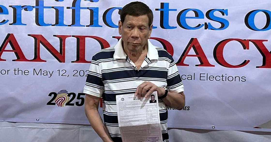 Dating Presidente Rodrigo Duterte, nag-file na ng COC; muling tatakbo bilang Mayor ng Davao City Dating Presidente Rodrigo Duterte, nag-file na ng COC; muling tatakbo bilang Mayor ng Davao City