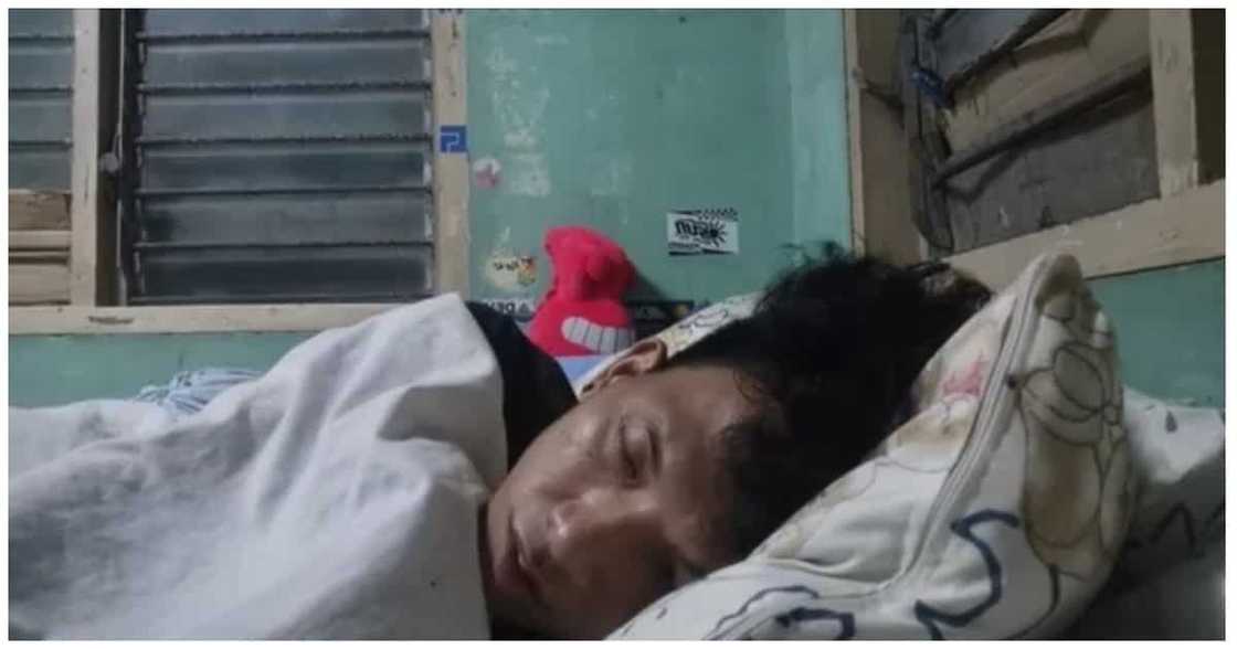Lalaking natulog lang sa kanyang live video, may malalim na dahilan bakit ito nagawa Lalaking natulog lang sa kanyang live video, may malalim na dahilan bakit ito nagawa