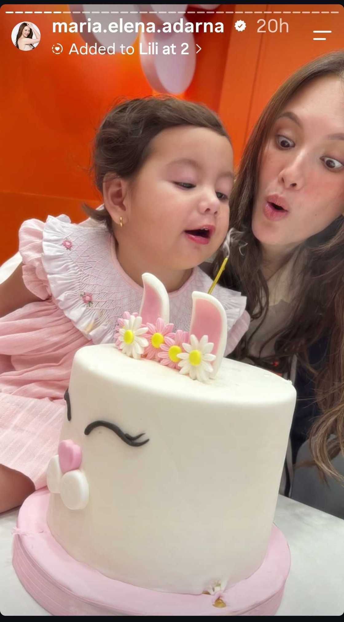 John Lloyd Cruz, spotted sa party ng anak ni Ellen Adarna na si Liana; cute moment nila, usap-usapan