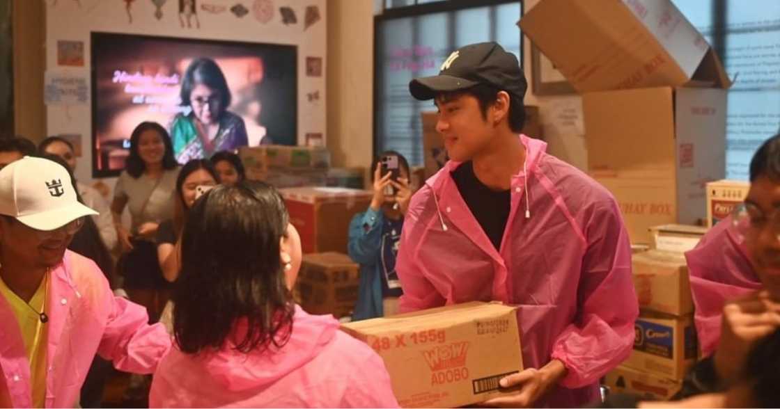 Donny Pangilinan, personal na nagdala ng relief goods sa Angat Buhay office