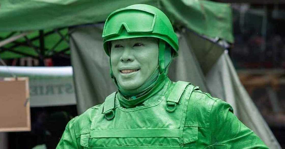 Green Soldier, niresbakan netizen na nagsabing nagiging mukhang pera siya: “Grabe naman ung ganitong Salita” Green Soldier, niresbakan netizen na nagsabing nagiging mukhang pera siya: “Grabe naman ung ganitong Salita”