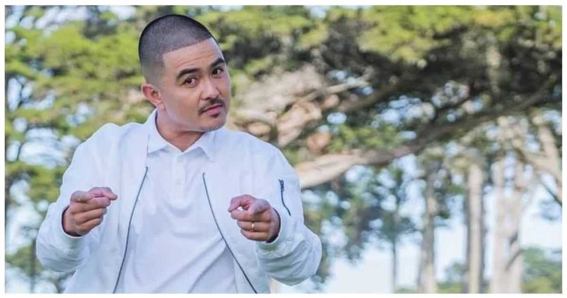 Pinoy vlogger, sinagot ang paratang na di siya tumutulong sa mga nasalanta ng bagyo Pinoy vlogger, sinagot ang paratang na di siya tumutulong sa mga nasalanta ng bagyo