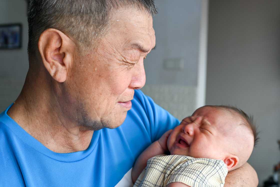 A grandfather holding the grandson A grandfather holding the grandson