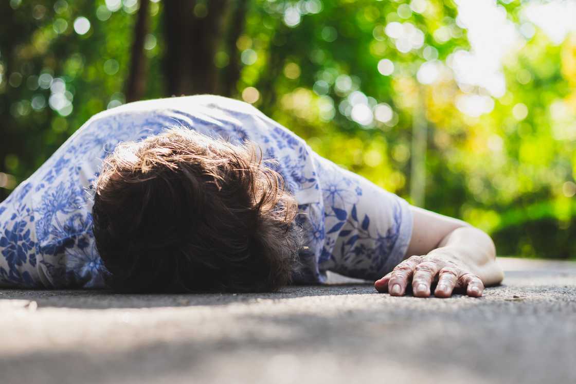 A collapsed woman on the road