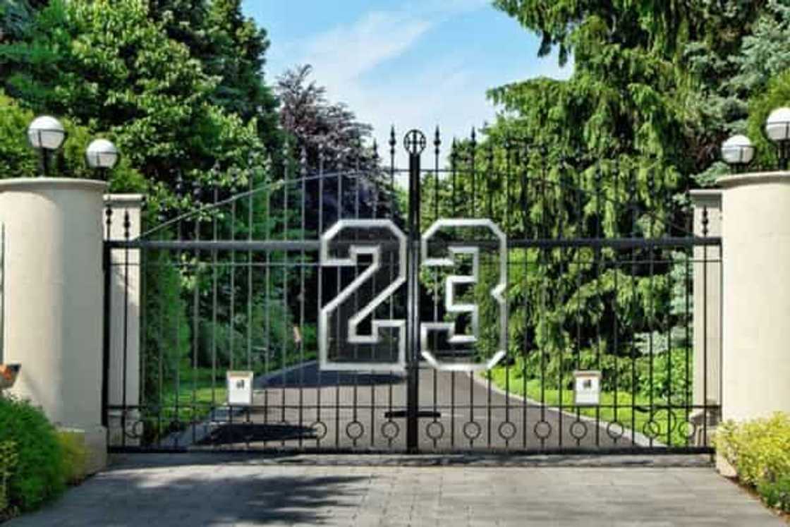 Yayamin na tunay! Ang mega-mansion ni Michael Jordan