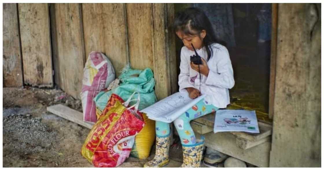 Walkie-talkie, gamit ng mga mag-aaral at guro sa Kalinga na walang internet