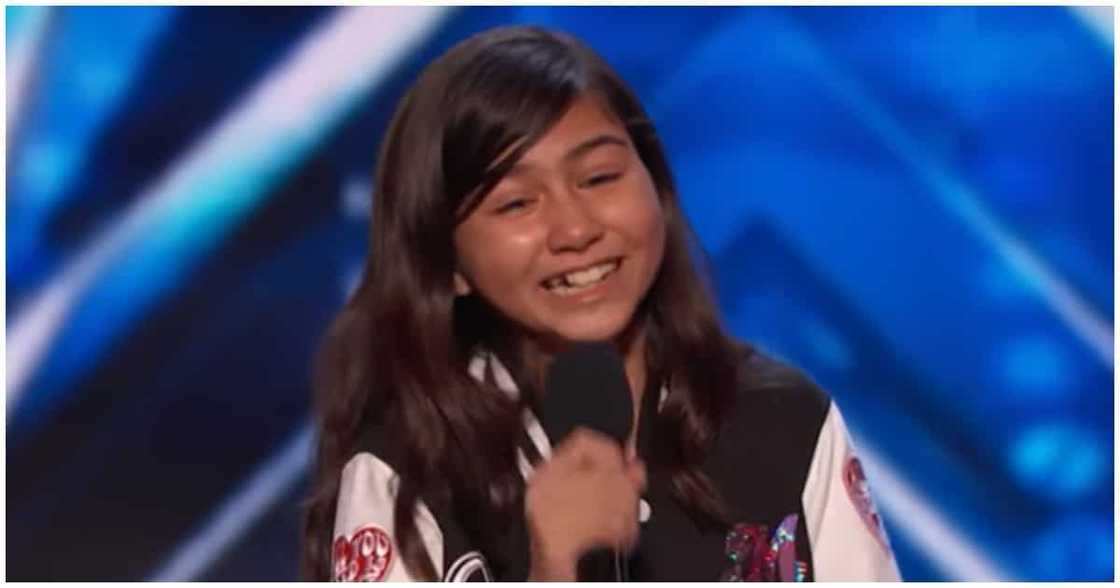 11-anyos sa audience ng AGT, naging instant contestant at na-golden buzzer pa 11-anyos sa audience ng AGT, naging instant contestant at na-golden buzzer pa