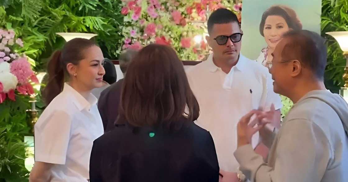 Dingdong Dantes, Marian Rivera, bumisita sa burol ni Mother Lily Dingdong Dantes, Marian Rivera, bumisita sa burol ni Mother Lily