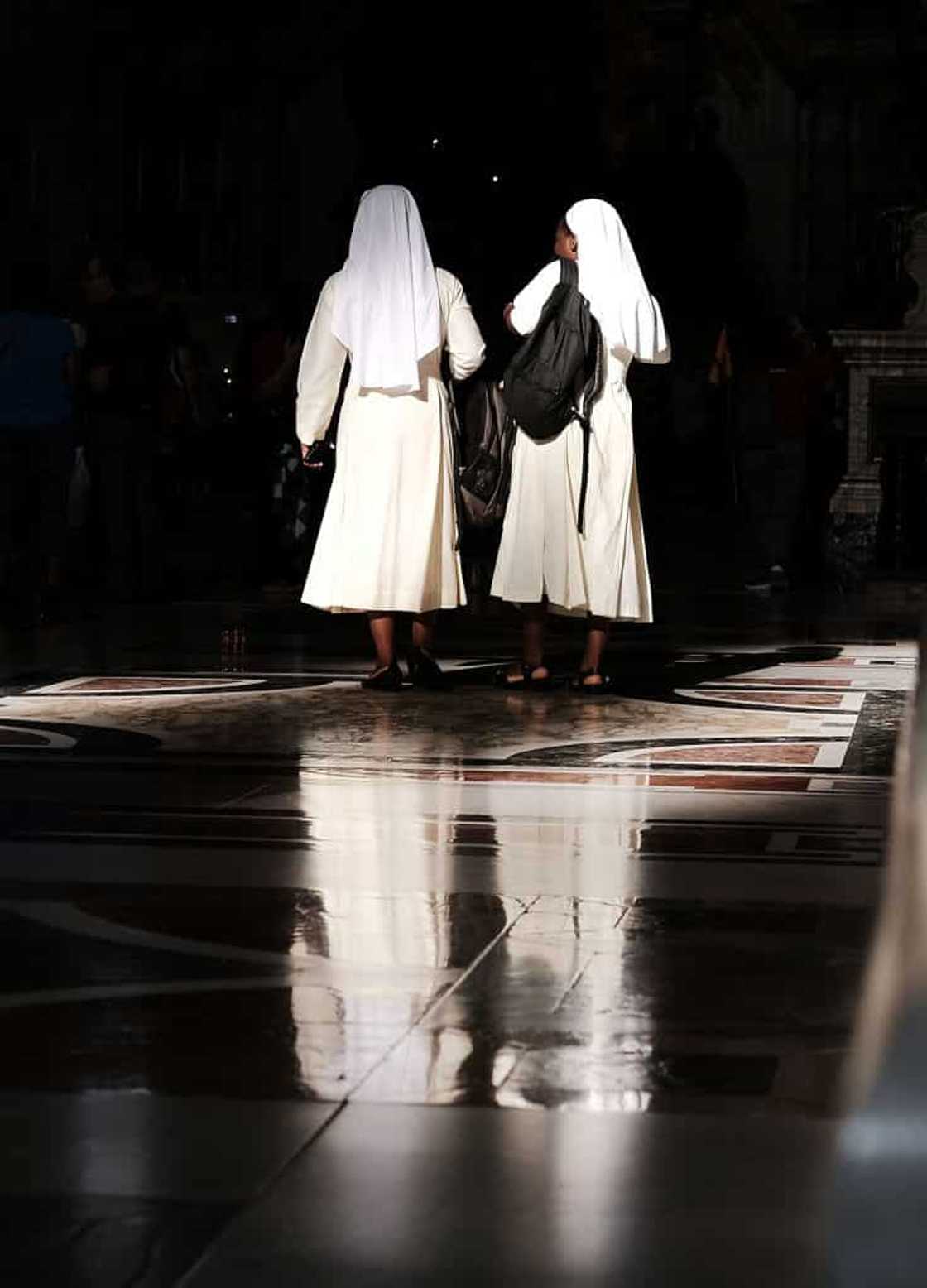 Mga madre, nahuling nagnakaw ng pera para mag-casino at magtravel sa Las Vegas Mga madre, nahuling nagnakaw ng pera para mag-casino at magtravel sa Las Vegas