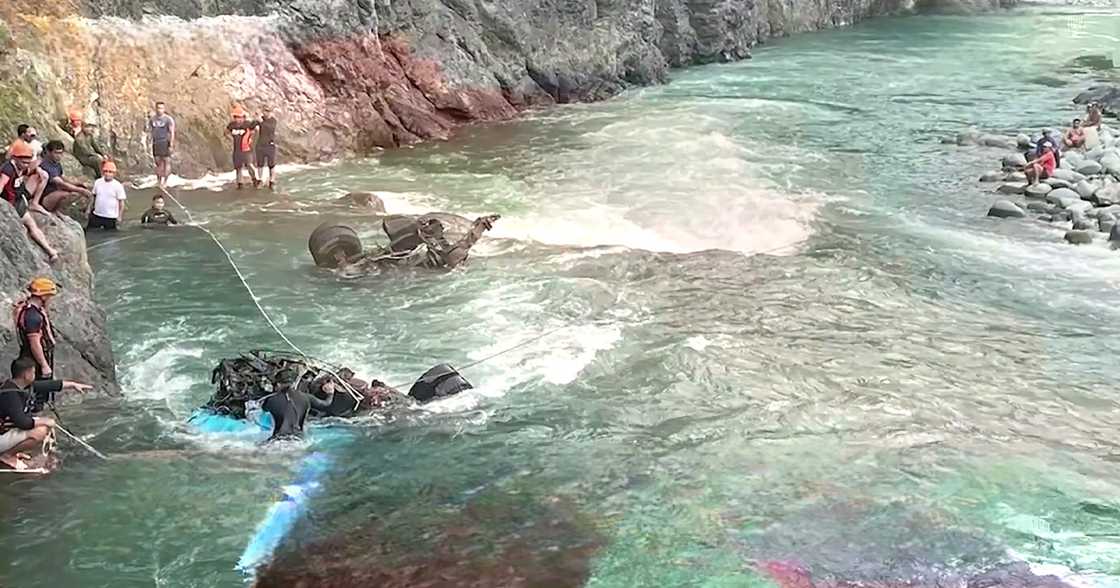 Elf truck plunges into Chico River Mountain Provinc; three dead, search for two missing continues Elf truck plunges into Chico River Mountain Provinc; three dead, search for two missing continues
