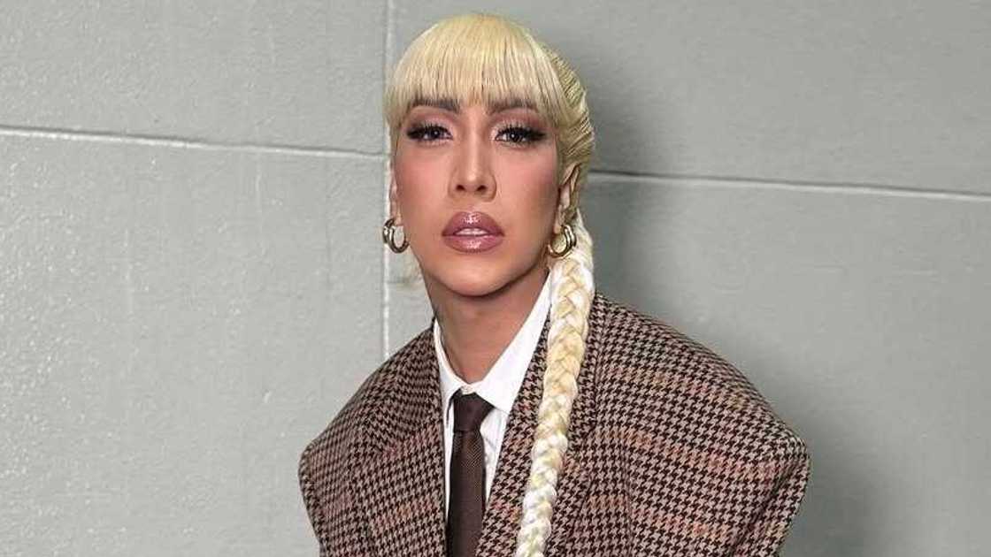 Vice Ganda, pumirma bagong kontrata sa ABS-CBN, sabay anunsyo ng isang pasabog
