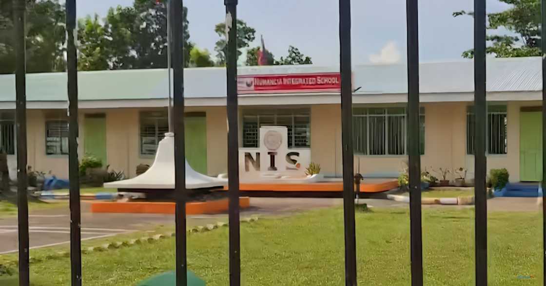 Estudyanteng 16-anyos, binaril ang 19-anyos na kaeskuwela sa kanilang paaralan Estudyanteng 16-anyos, binaril ang 19-anyos na kaeskuwela sa kanilang paaralan
