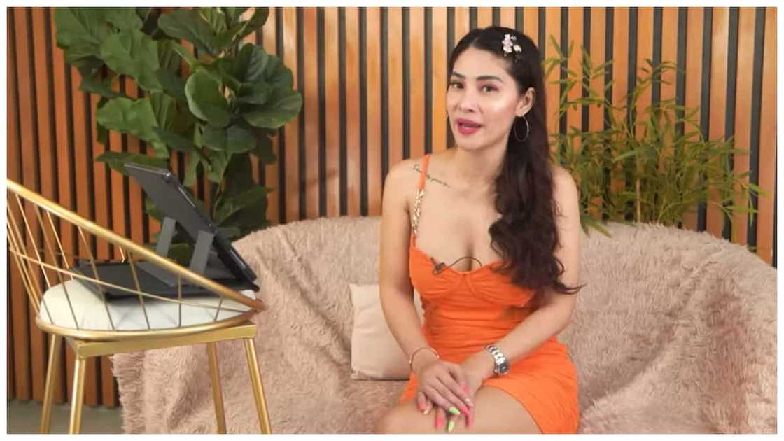 RR Enriquez sa sampahan ng kaso nina Glenda at Rosmar; "Pag-usapan niyo nalang 'yan" RR Enriquez sa sampahan ng kaso nina Glenda at Rosmar; "Pag-usapan niyo nalang 'yan"