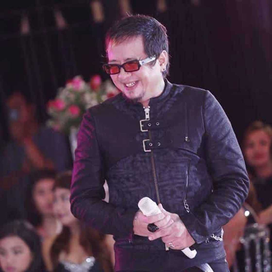 Writer ng balitang positibo sa COVID-19 ang singer na si Lloyd Umali at pamilya nito, nag-sorry na Writer ng balitang positibo sa COVID-19 ang singer na si Lloyd Umali at pamilya nito, nag-sorry na