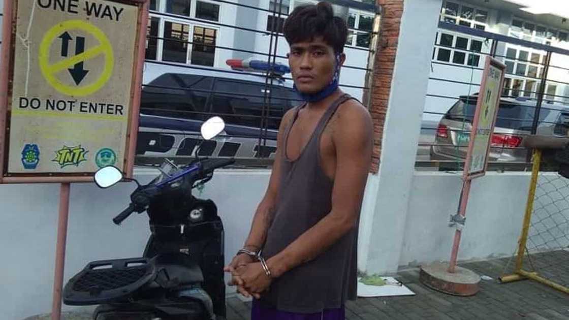 Isang lalaking nagnakaw ng motor, kinarma nang mahuli matapos maaksidente Isang lalaking nagnakaw ng motor, kinarma nang mahuli matapos maaksidente
