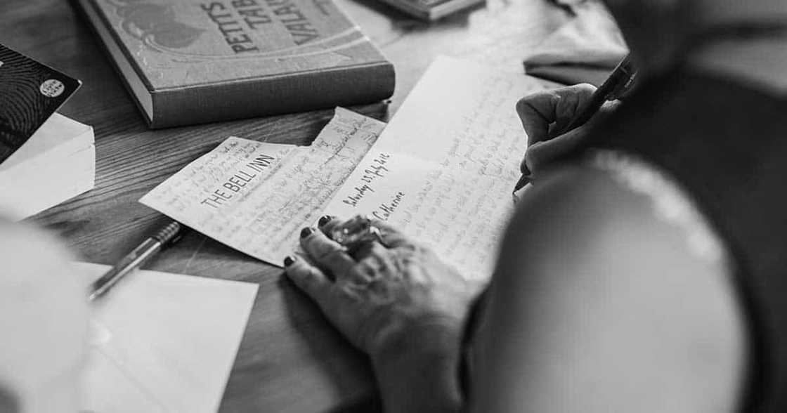 Sulat ng isang preso sa punit na papel para kay "Jo", napulot ng netizen, nag-viral Sulat ng isang preso sa punit na papel para kay "Jo", napulot ng netizen, nag-viral