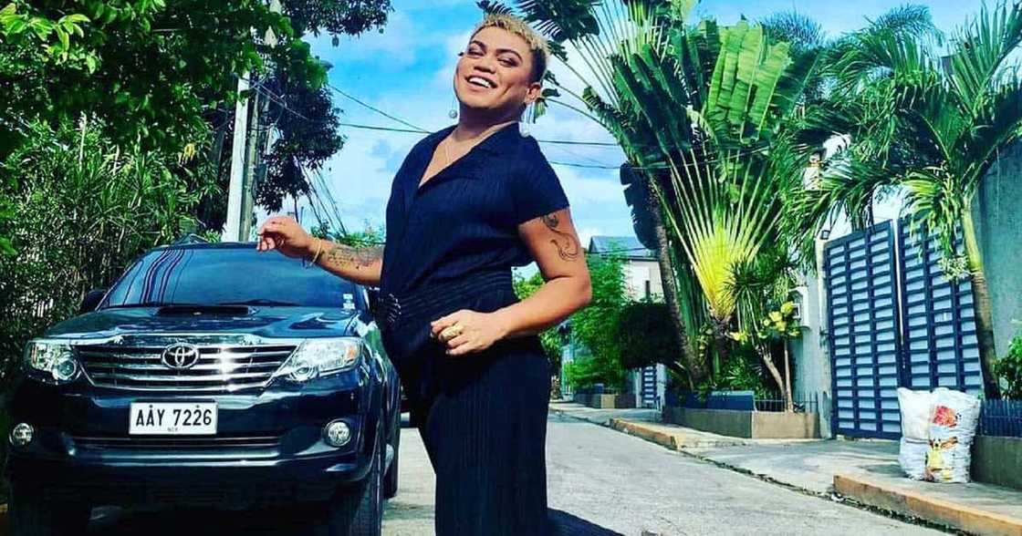 Brenda Mage, nag-viral dahil sa komento niya kay Alexa Ilacad: “Wala siyang silbi, ganda lang talaga” Brenda Mage, nag-viral dahil sa komento niya kay Alexa Ilacad: “Wala siyang silbi, ganda lang talaga”