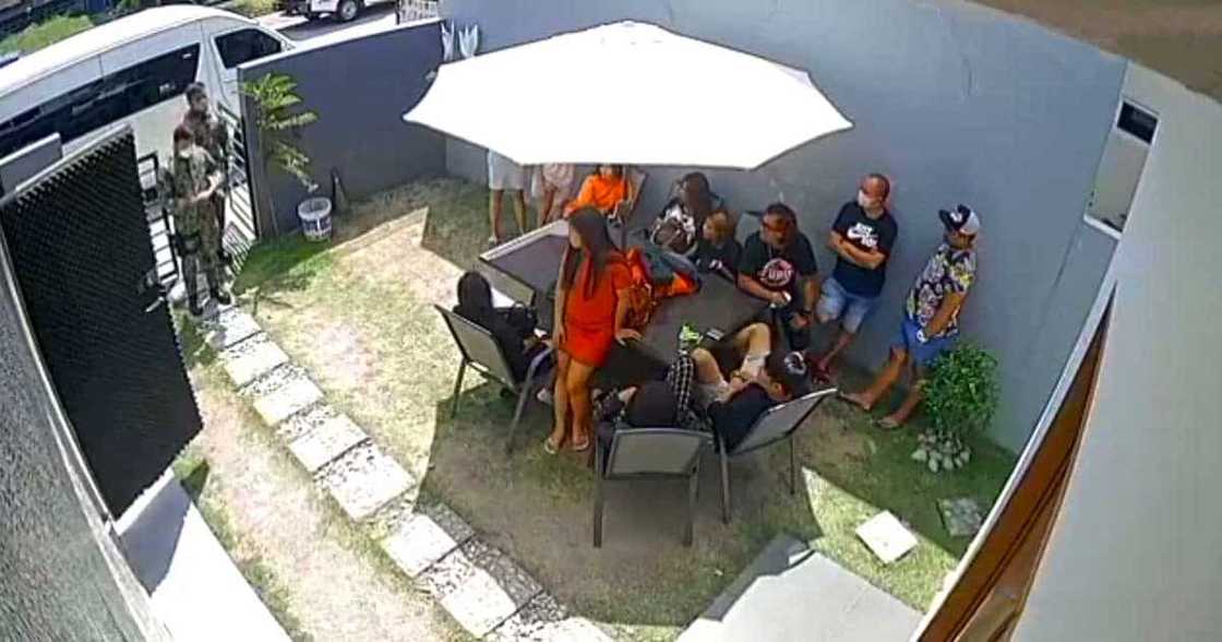 Viral arrest prank video, naging sanhi ng pagkasibak sa puwesto: Ilang pulis sa Angeles City na-relieve Viral arrest prank video, naging sanhi ng pagkasibak sa puwesto: Ilang pulis sa Angeles City na-relieve