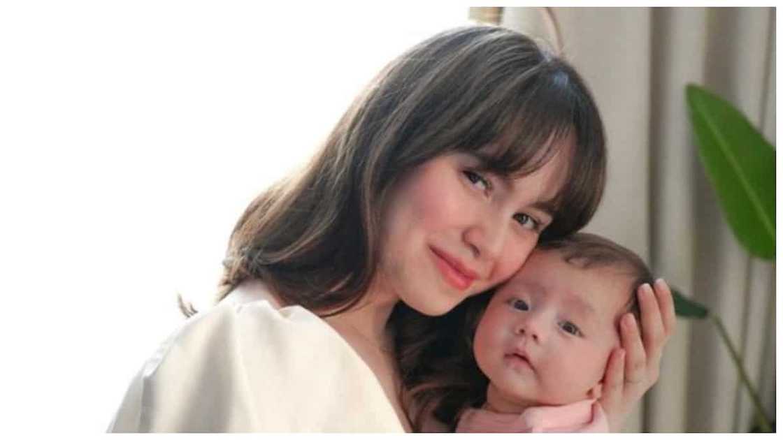 Cristy, gandang-ganda kay Baby Rosie: "Ganda ng kombinasyon ni Jessy at ni Luis no?" Cristy, gandang-ganda kay Baby Rosie: "Ganda ng kombinasyon ni Jessy at ni Luis no?"