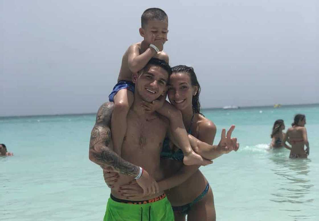 Arsenal players wives and girlfriends Arsenal players wives and girlfriends