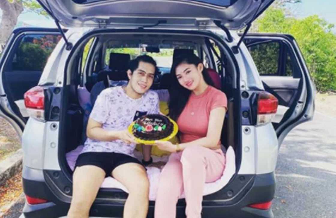 'Makagwapo', ibinahagi sa social media ang umano'y ebidensiya laban kay 'Makaganda' 'Makagwapo', ibinahagi sa social media ang umano'y ebidensiya laban kay 'Makaganda'