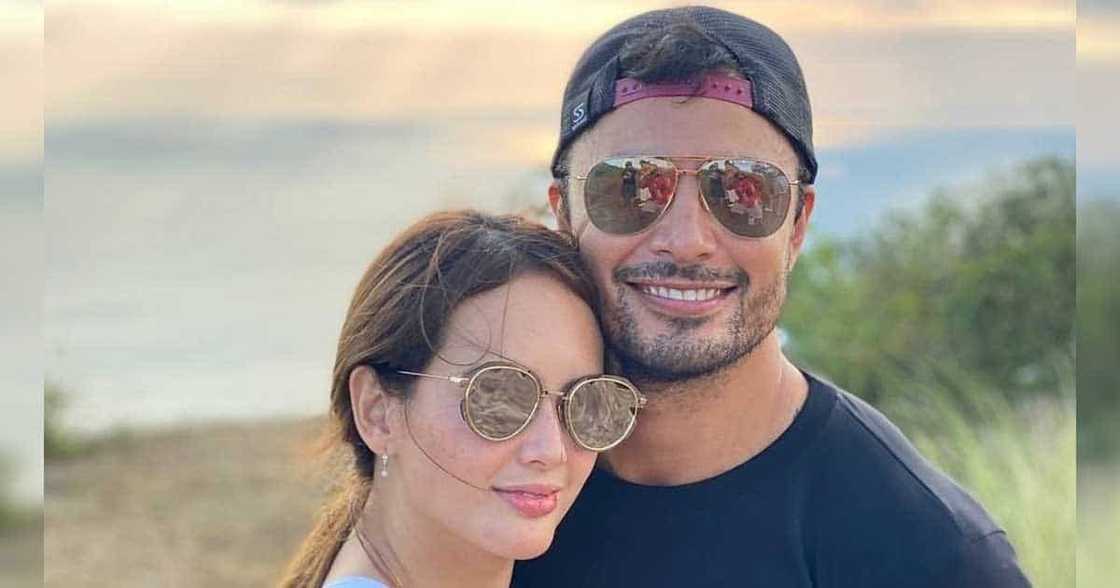 Derek Ramsay, binuking si Ellen Adarna na hindi raw “prim and proper” sa first meeting nila ng tatay ng aktor Derek Ramsay, binuking si Ellen Adarna na hindi raw “prim and proper” sa first meeting nila ng tatay ng aktor
