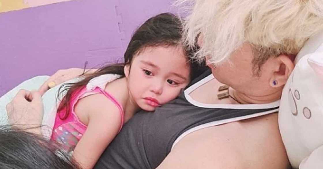 Melai Cantiveros shows her husband Jason comforting their crying daughter Melai Cantiveros shows her husband Jason comforting their crying daughter