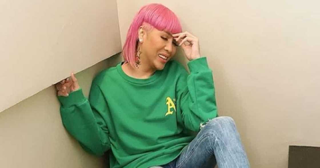 Vice Ganda, inokray ng todo si Ogie Diaz nang magkita sa badminton court Vice Ganda, inokray ng todo si Ogie Diaz nang magkita sa badminton court