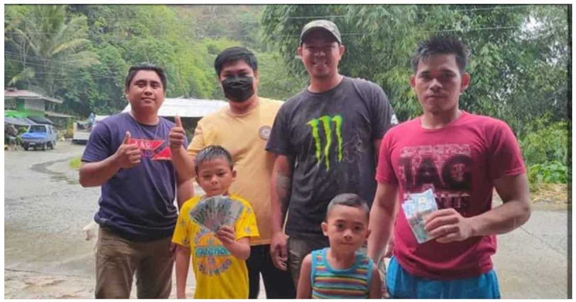 Reymark Mariano, inulan ng tulong dahil sa nakakaantig niyang kwento Reymark Mariano, inulan ng tulong dahil sa nakakaantig niyang kwento