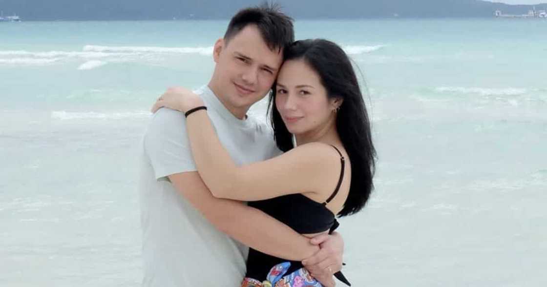 Nikka Garcia, sinagot ang netizen na pumuna sa kasuotan ng mga kasambahay sa family pic Nikka Garcia, sinagot ang netizen na pumuna sa kasuotan ng mga kasambahay sa family pic