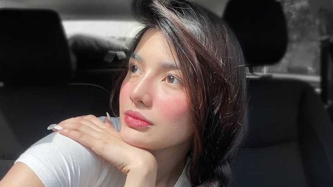 Jane De Leon, ibinida ang “waiting for a taxi” look niya sa Japan