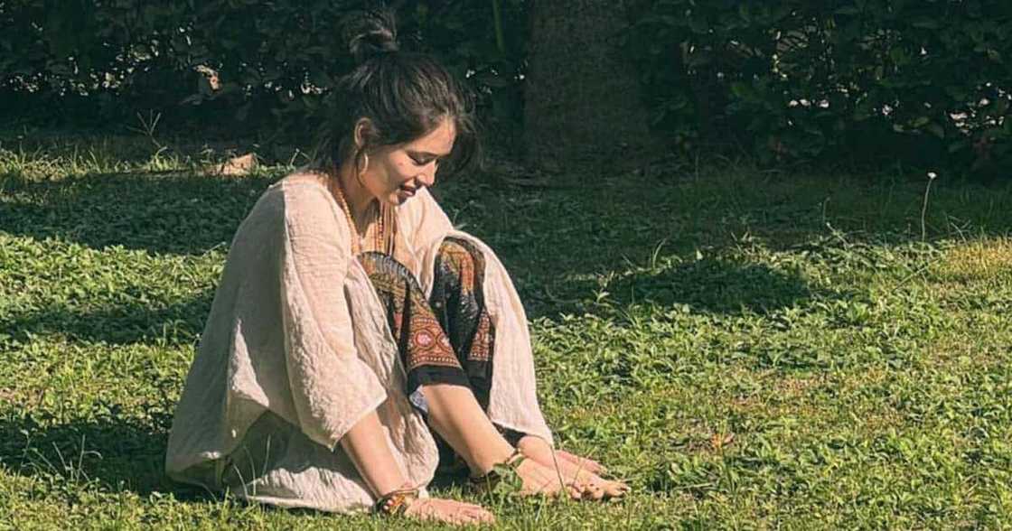 Kylie Padilla, nag-post ng pic na niyayakap ng isang animo'y anino Kylie Padilla, nag-post ng pic na niyayakap ng isang animo'y anino
