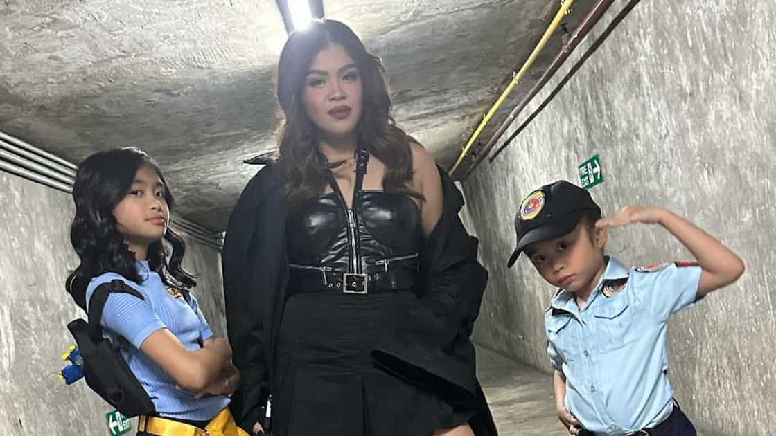 Mela at Stela, may makulit na reaksyon sa video ng pag-kiss ni Echo kay Melai sa ABS-CBN ball Mela at Stela, may makulit na reaksyon sa video ng pag-kiss ni Echo kay Melai sa ABS-CBN ball