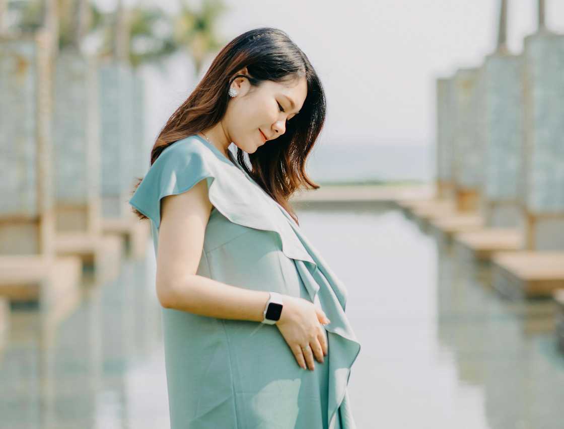 A pregnant woman A pregnant woman