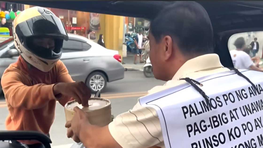 Dating titser at arkitekto na ngayo'y namamalimos, umantig sa puso ng netizens Dating titser at arkitekto na ngayo'y namamalimos, umantig sa puso ng netizens