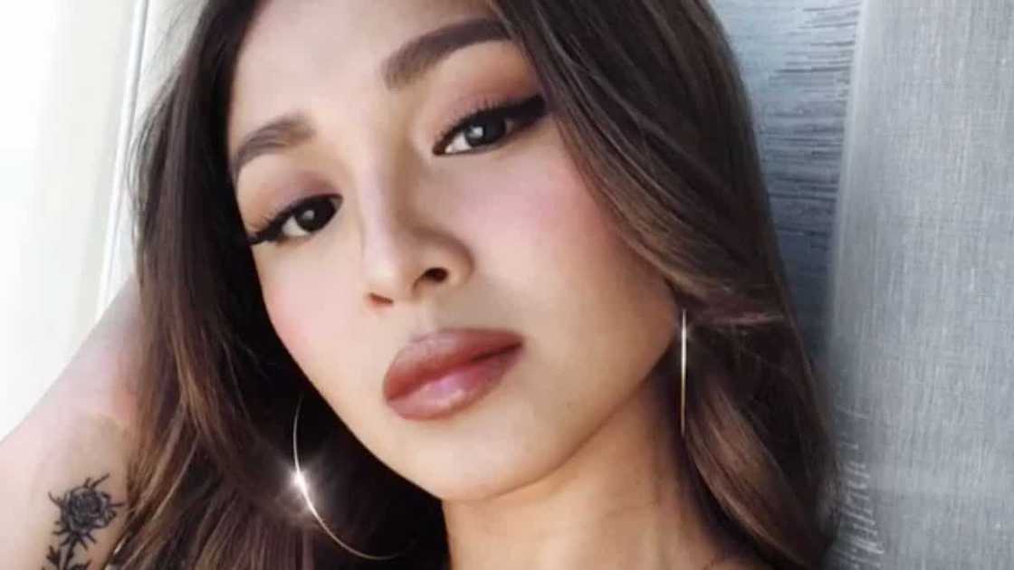 Nadine Lustre, sinalubong ang bagong taon kasama ang kanyang pamilya at umano’y BF niya Nadine Lustre, sinalubong ang bagong taon kasama ang kanyang pamilya at umano’y BF niya
