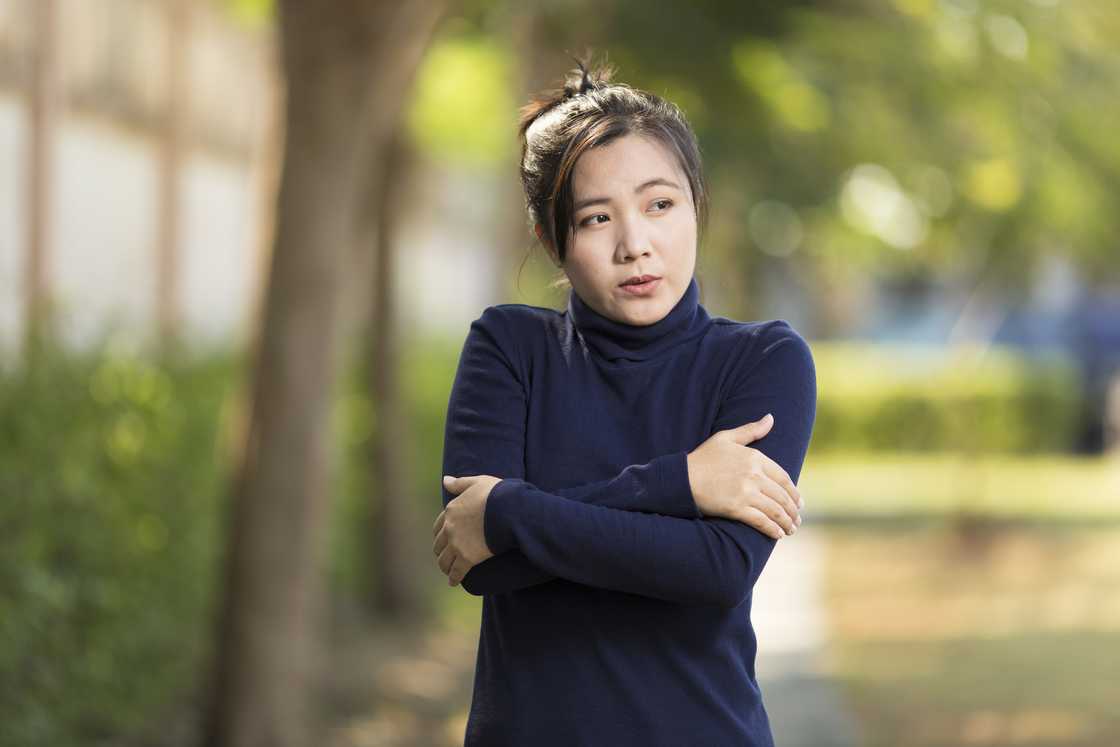 Woman feel cold