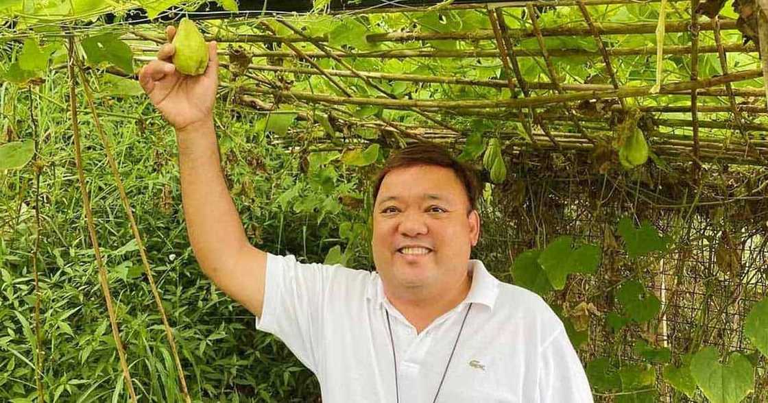 Pres. Duterte, kumambiyo sa hamon niyang debate kay dating SC AJ Carpio; inatasan si Roque na makipag-debate Pres. Duterte, kumambiyo sa hamon niyang debate kay dating SC AJ Carpio; inatasan si Roque na makipag-debate