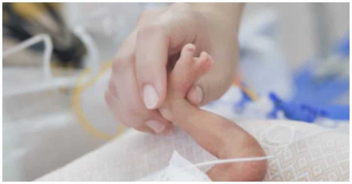 Ginang na walang tirahan, tinulungan ang isang LSI na nanganak sa kalsada Ginang na walang tirahan, tinulungan ang isang LSI na nanganak sa kalsada