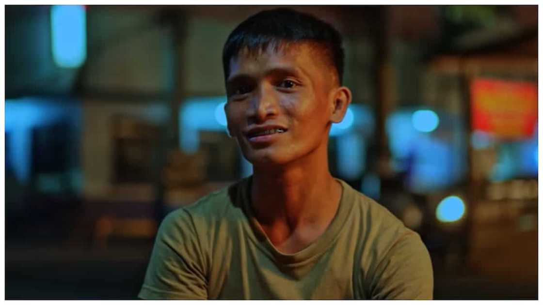 Holdaper at snatcher noon, Kilala na ngayon sa kanyang tindang sandwich sa Divisoria Holdaper at snatcher noon, Kilala na ngayon sa kanyang tindang sandwich sa Divisoria