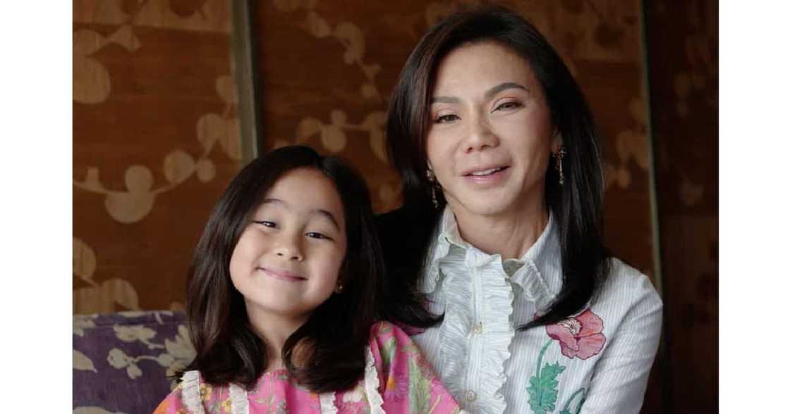 Vicki Belo, Scarlet Snow’s breakfast photos with giraffes stun netizens Vicki Belo, Scarlet Snow’s breakfast photos with giraffes stun netizens