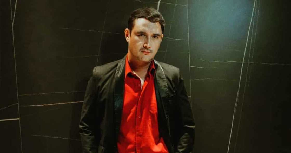 John Estrada, sinabing pahihiramin niya ng pera si Willie Revillame John Estrada, sinabing pahihiramin niya ng pera si Willie Revillame