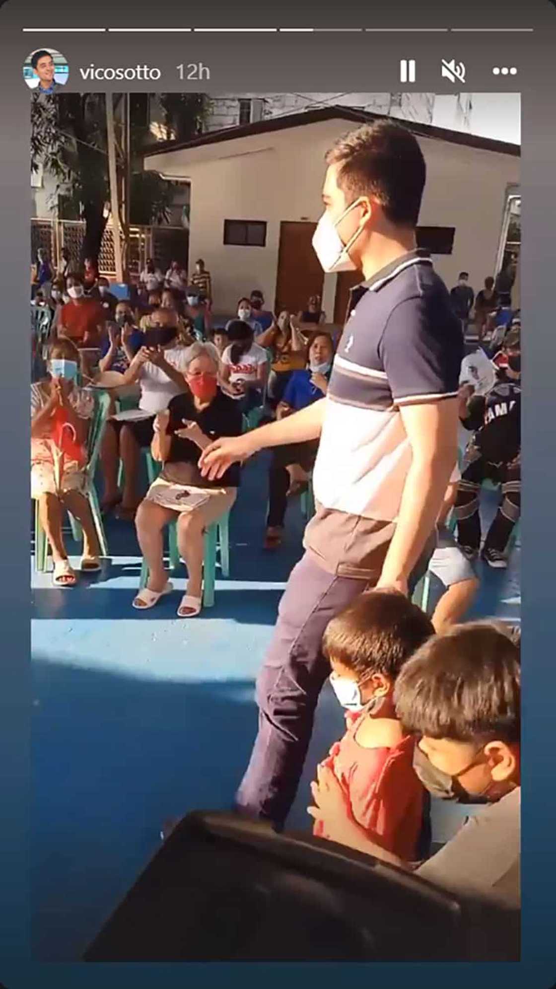 Mayor Vico Sotto, nawindang sa pagsulpot ng kapatid ng batang hawak niya: "Hinablot ng kuya" Mayor Vico Sotto, nawindang sa pagsulpot ng kapatid ng batang hawak niya: "Hinablot ng kuya"