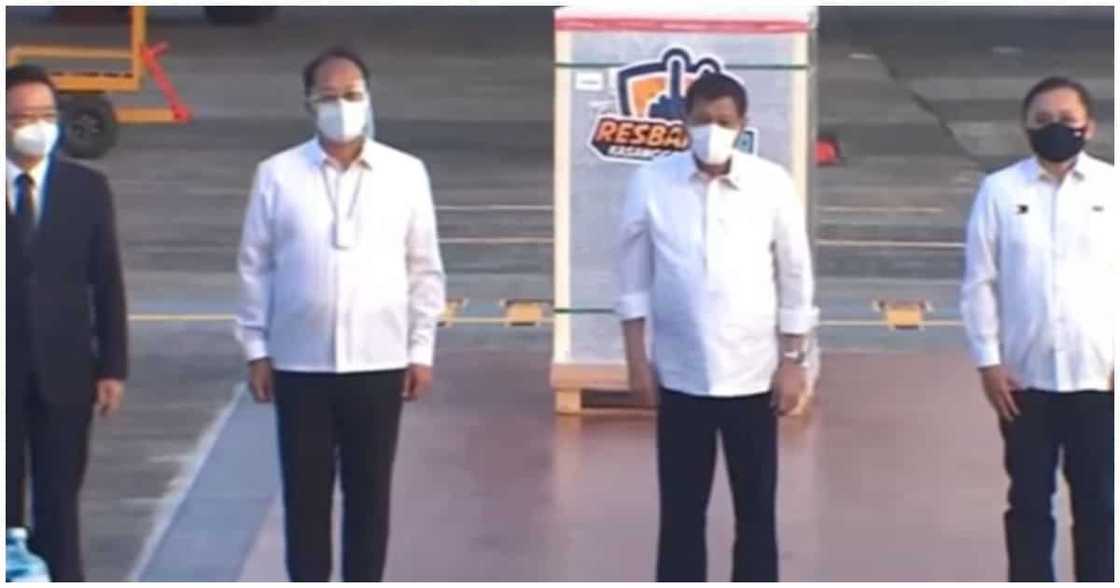1 million doses ng Sinovac na binili ng gobyerno, dumating na sa Pilipinas 1 million doses ng Sinovac na binili ng gobyerno, dumating na sa Pilipinas