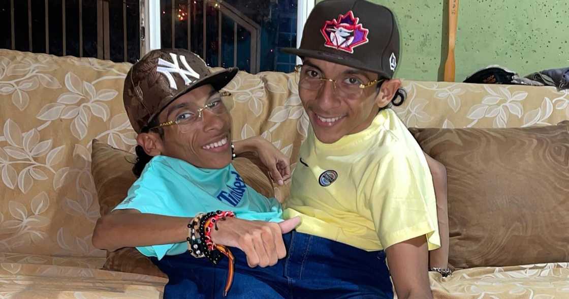 Conjoined twin influencers na sina José Armando at José Luis Cevallos, pumanaw na sa edad na 27 (Photo: @siamesesdelecuador) Conjoined twin influencers na sina José Armando at José Luis Cevallos, pumanaw na sa edad na 27 (Photo: @siamesesdelecuador)