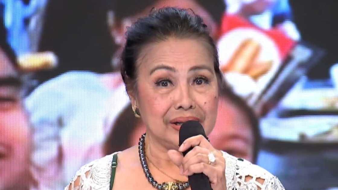 Guest sa E.A.T., napagpaluha sa marami dahil sa hinaing sa mga anak: "Bakit ako, dito lang?" Guest sa E.A.T., napagpaluha sa marami dahil sa hinaing sa mga anak: "Bakit ako, dito lang?"
