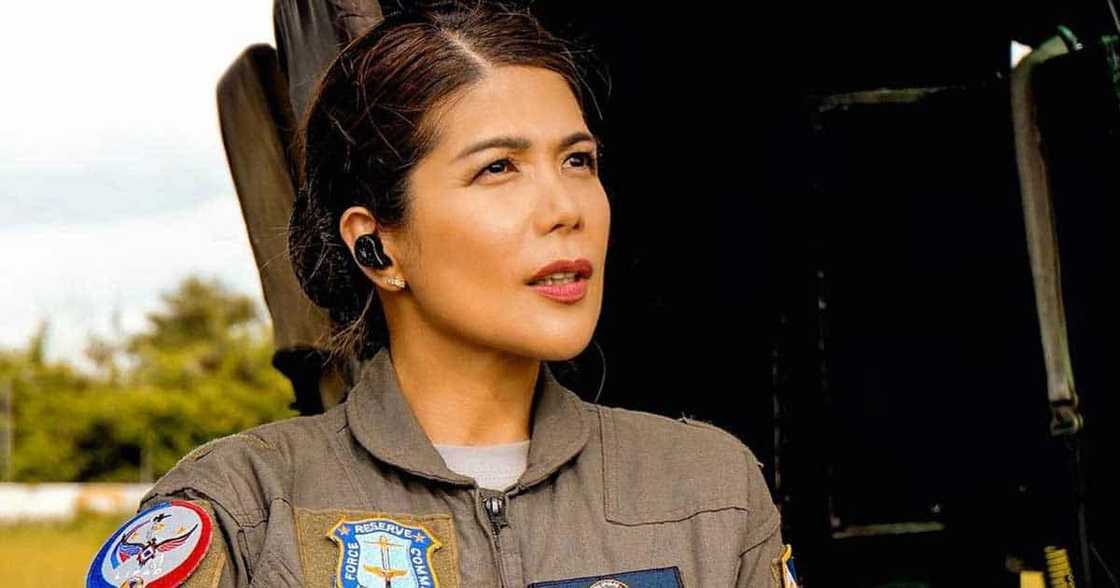 Geneva Cruz, parating palaban sa mga bashers ng kanyang pananamit at pangangatawan Geneva Cruz, parating palaban sa mga bashers ng kanyang pananamit at pangangatawan