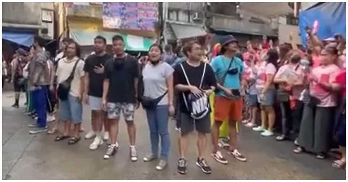 Video ng flash mob ng mga Kakampink theater actors sa kalsada, viral Video ng flash mob ng mga Kakampink theater actors sa kalsada, viral
